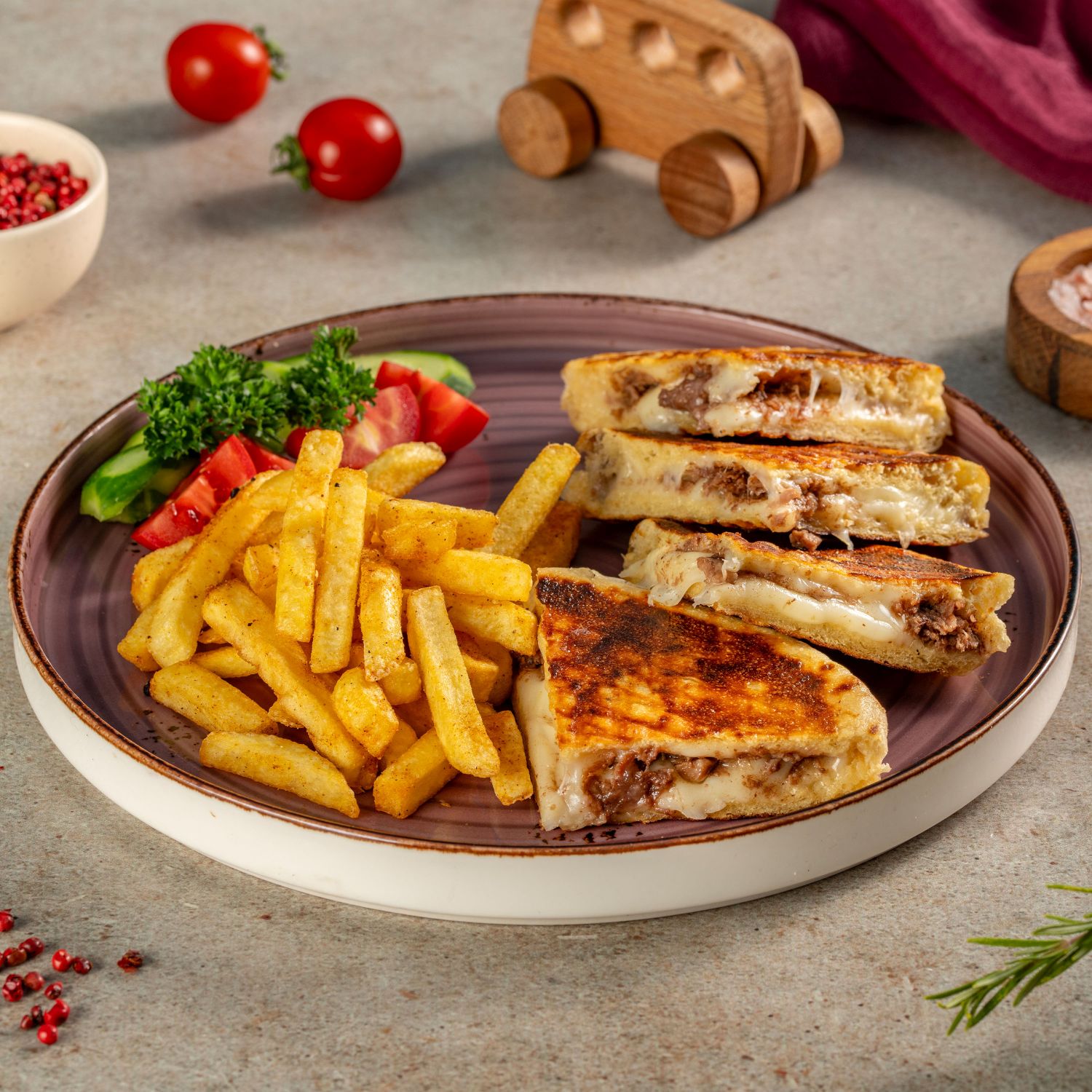 Bazlama Ekmeğinde Kavurma Tost