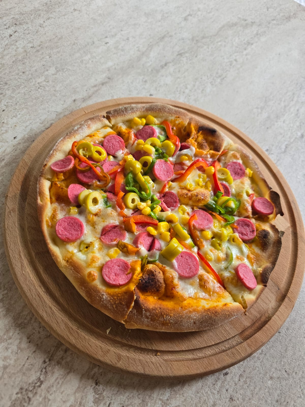Sosisli pizza